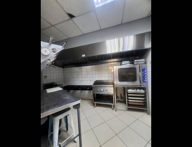 BUSINESS PROPERTY TO RENT IN WOODMEAD